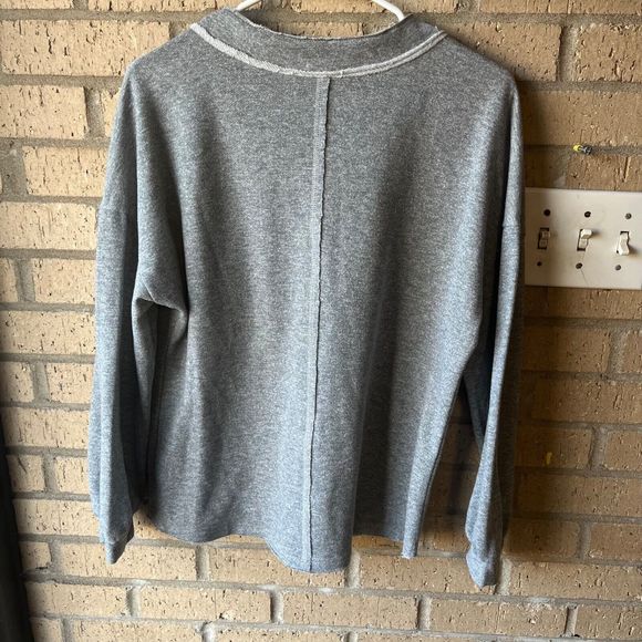 La Miel Women’s V-Neck Button Detail Size Small Shirt Gray Long Sleeve Casual - Picture 8 of 10